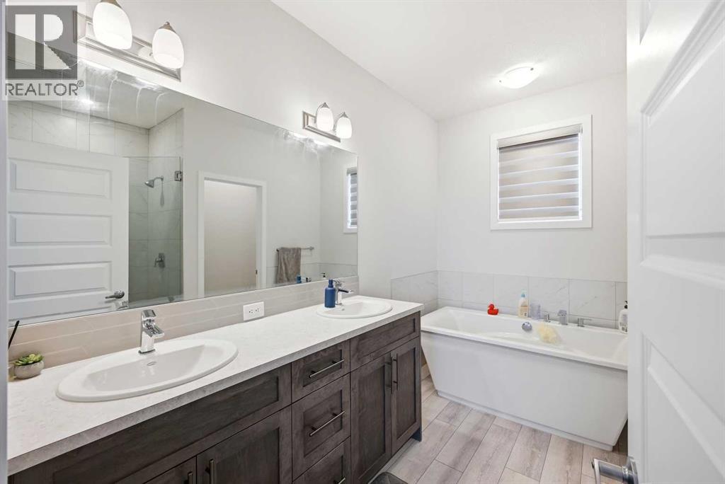 717 Windrow Manor Sw, Airdrie, Alberta  T4B 5H6 - Photo 32 - A2284526