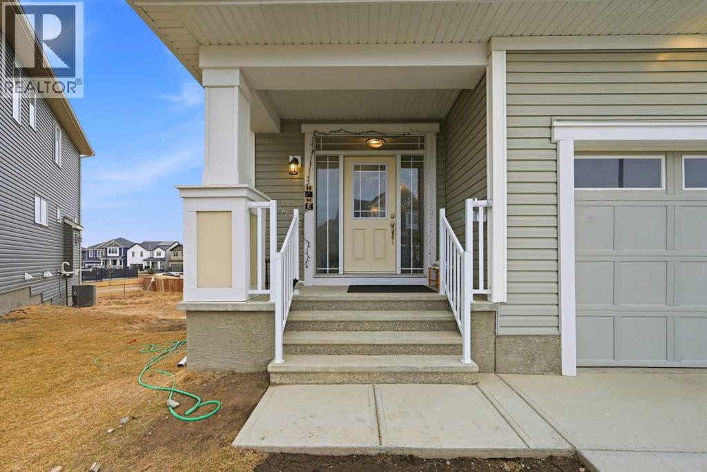 717 Windrow Manor Sw, Airdrie, Alberta  T4B 5H6 - Photo 4 - A2284526