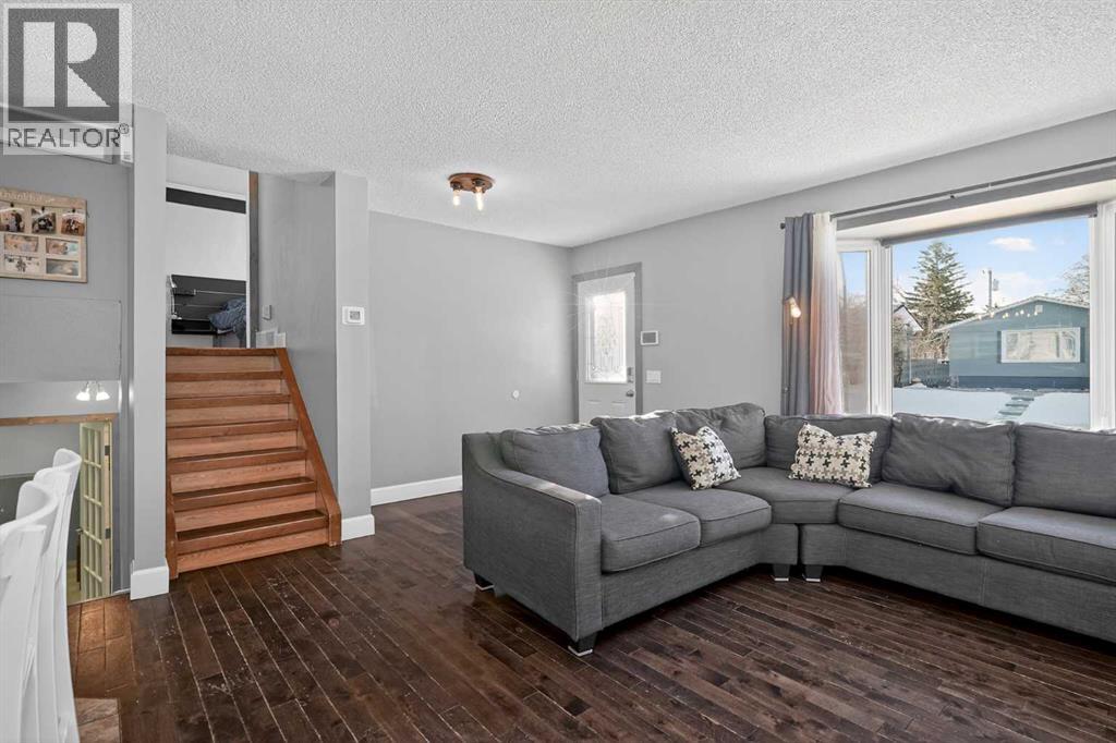 1028 Penrith Crescent Se, Calgary, Alberta  T2A 2H7 - Photo 5 - A2286757