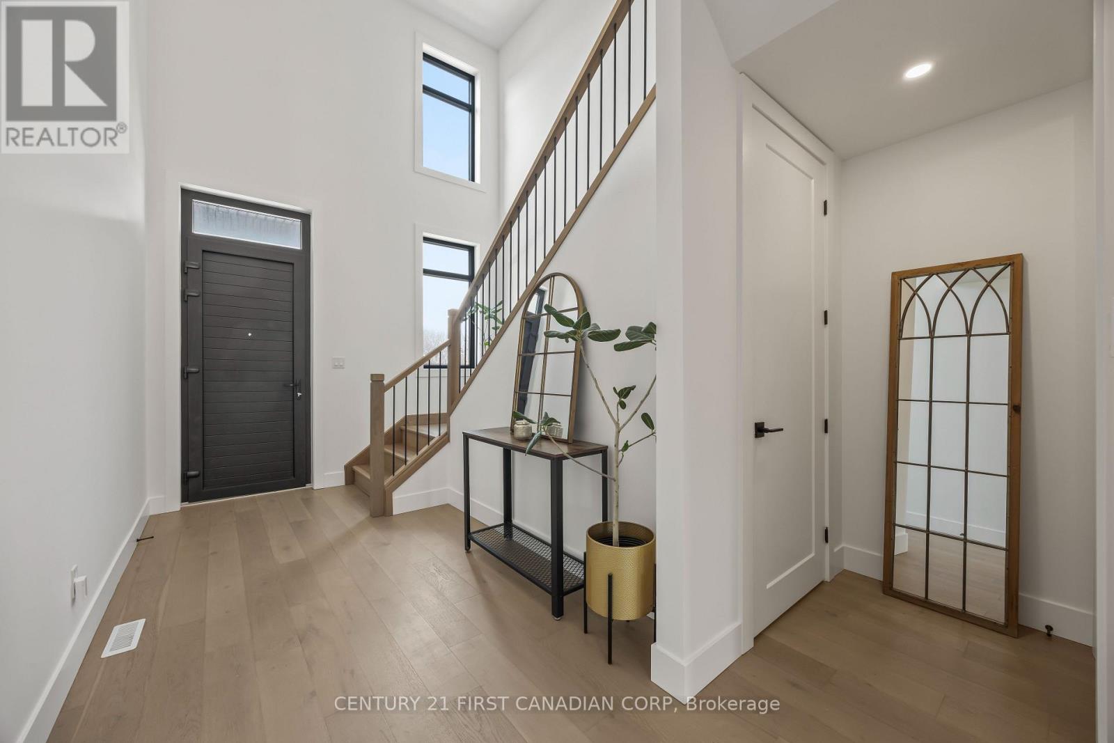 2258 Wickerson Road, London South, Ontario  N6K 0C3 - Photo 7 - X12847782