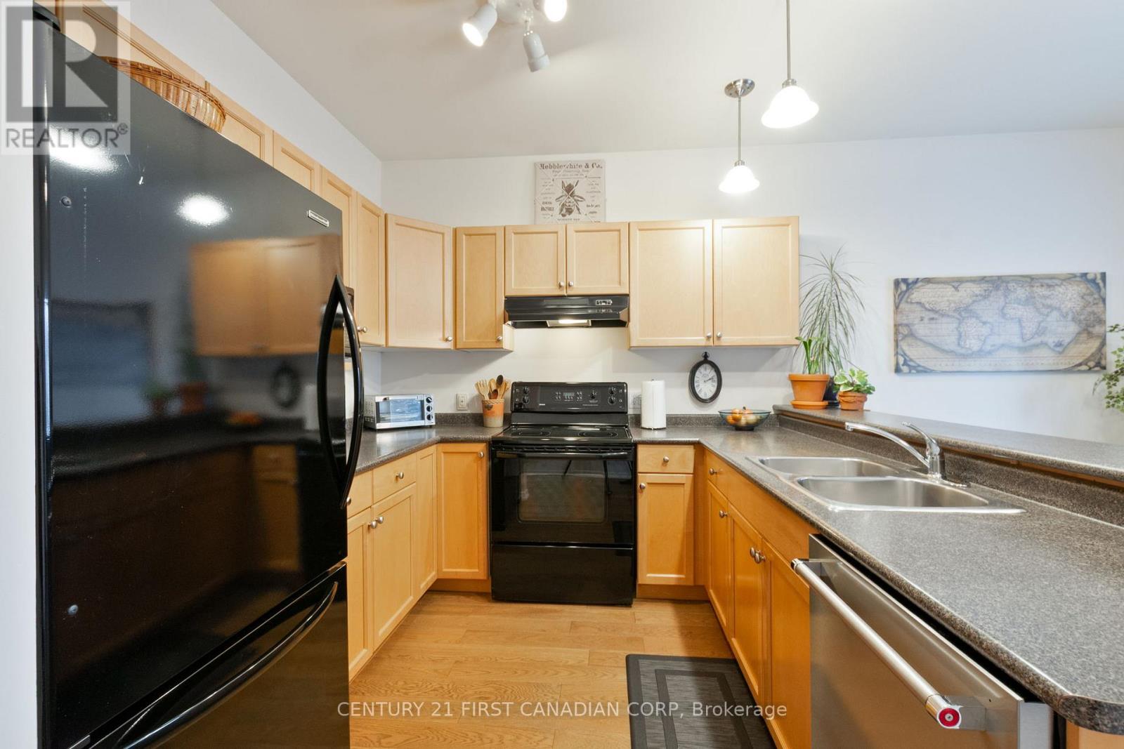 54 Willow Crescent, Strathroy-Caradoc, Ontario  N7G 4G3 - Photo 14 - X12847974