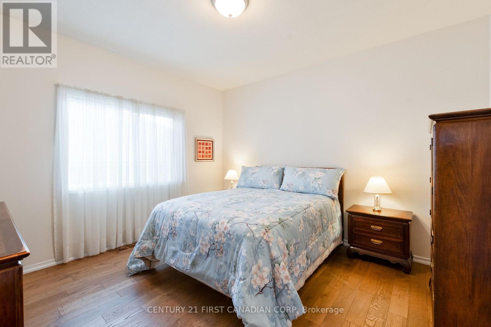 54 Willow Crescent, Strathroy-Caradoc, Ontario  N7G 4G3 - Photo 19 - X12847974