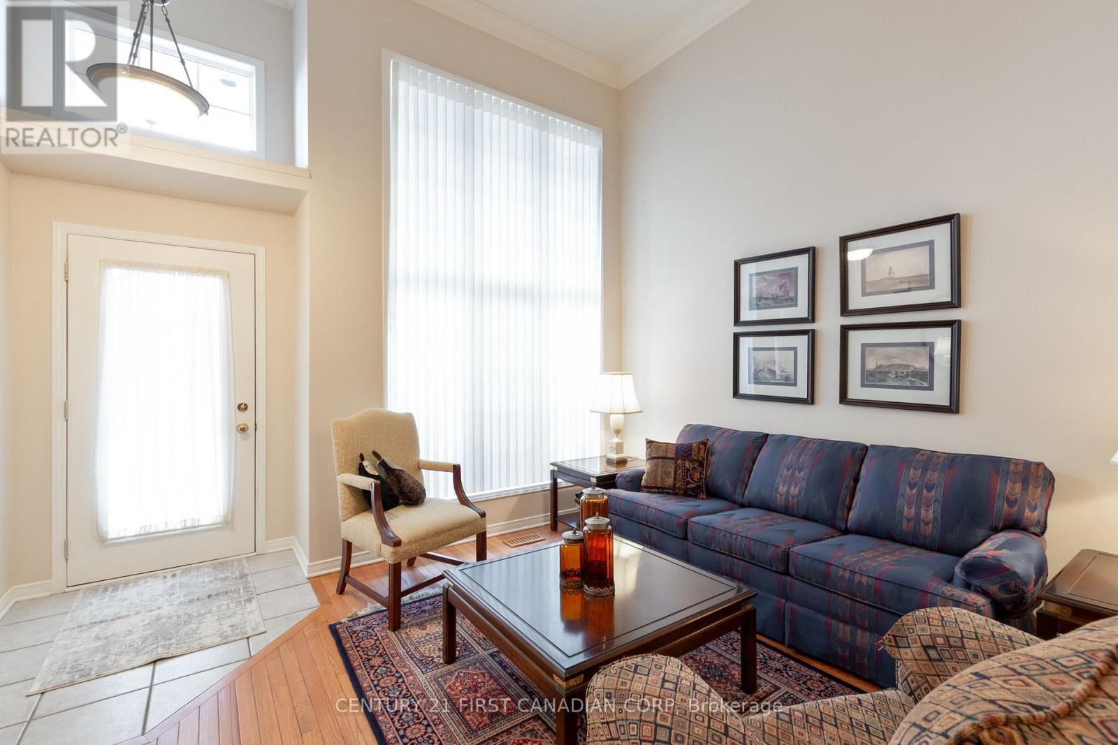 54 Willow Crescent, Strathroy-Caradoc, Ontario  N7G 4G3 - Photo 5 - X12847974