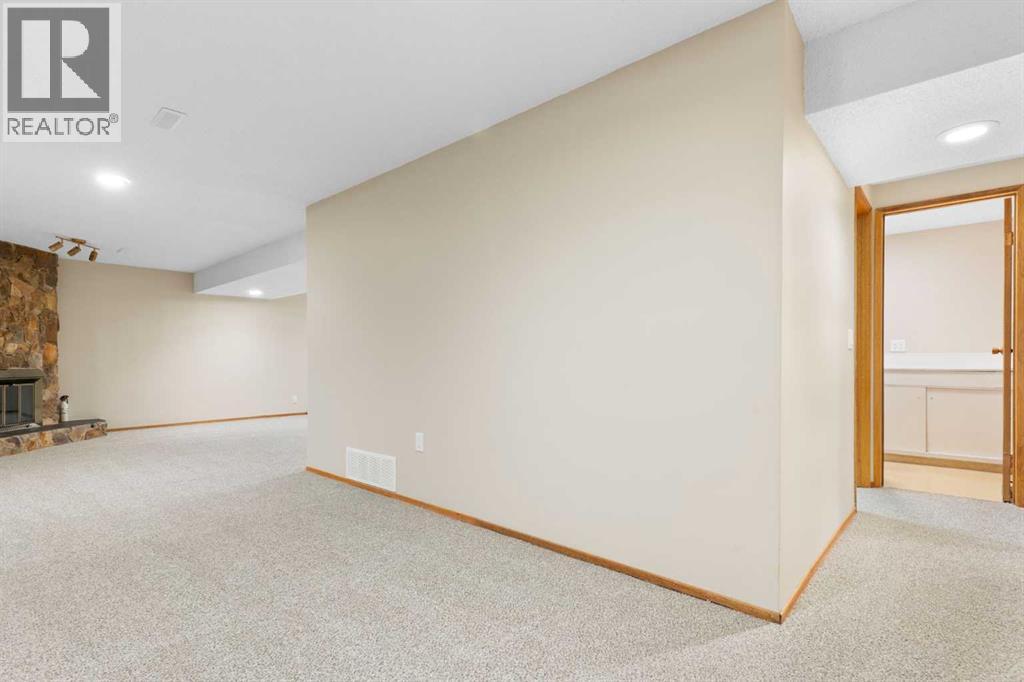 123 Glacier Drive Sw, Calgary, Alberta  T3E 5A3 - Photo 21 - A2288194