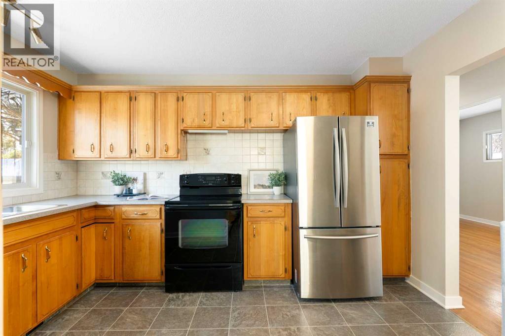 123 Glacier Drive Sw, Calgary, Alberta  T3E 5A3 - Photo 10 - A2288194