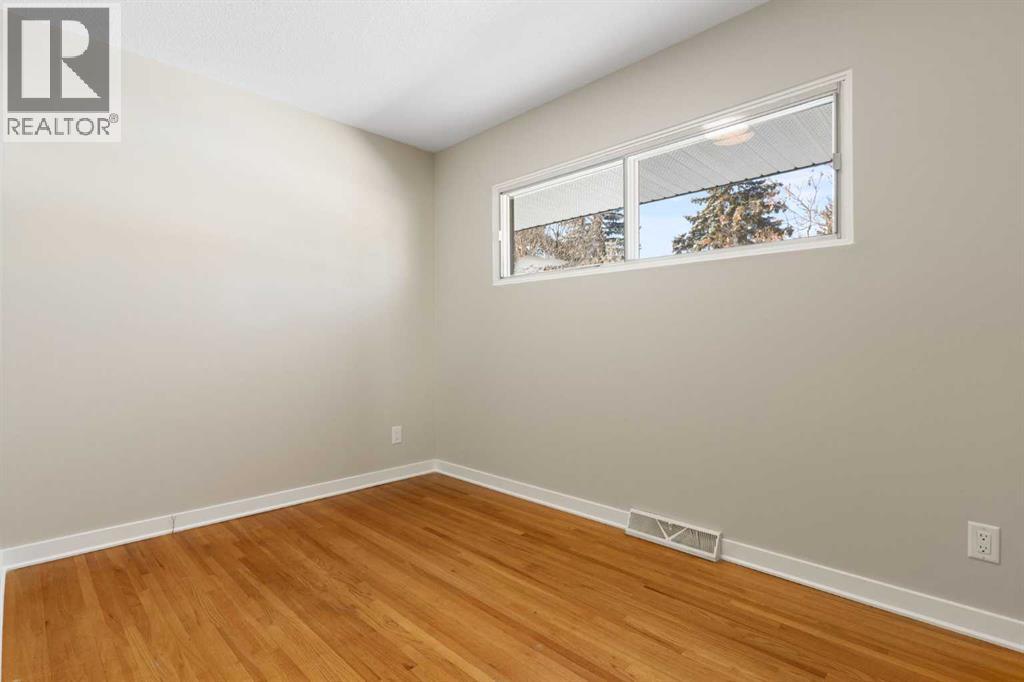 123 Glacier Drive Sw, Calgary, Alberta  T3E 5A3 - Photo 17 - A2288194