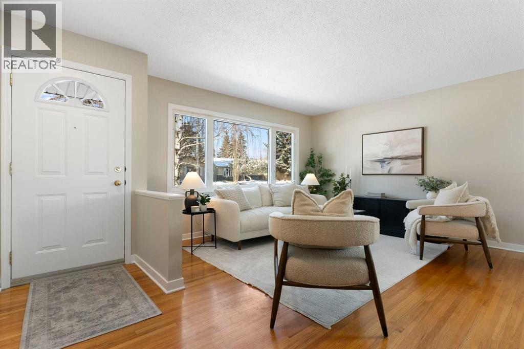 123 Glacier Drive Sw, Calgary, Alberta  T3E 5A3 - Photo 2 - A2288194