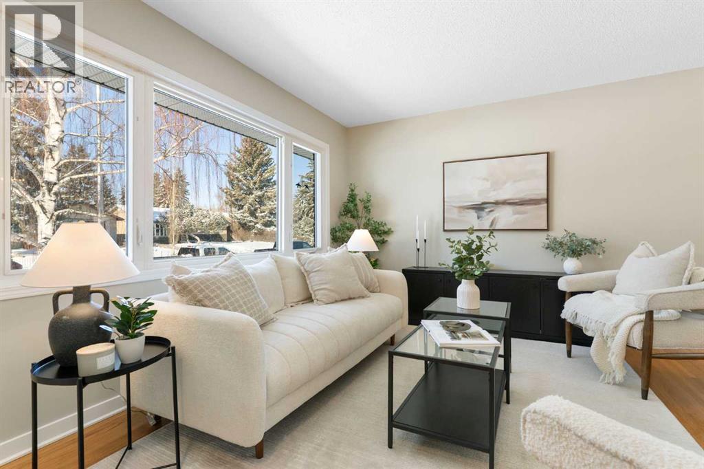 123 Glacier Drive Sw, Calgary, Alberta  T3E 5A3 - Photo 3 - A2288194