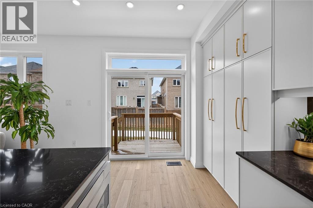 12 Shady Oaks Trail, Hamilton, Ontario  L9B 0E9 - Photo 11 - 40809734