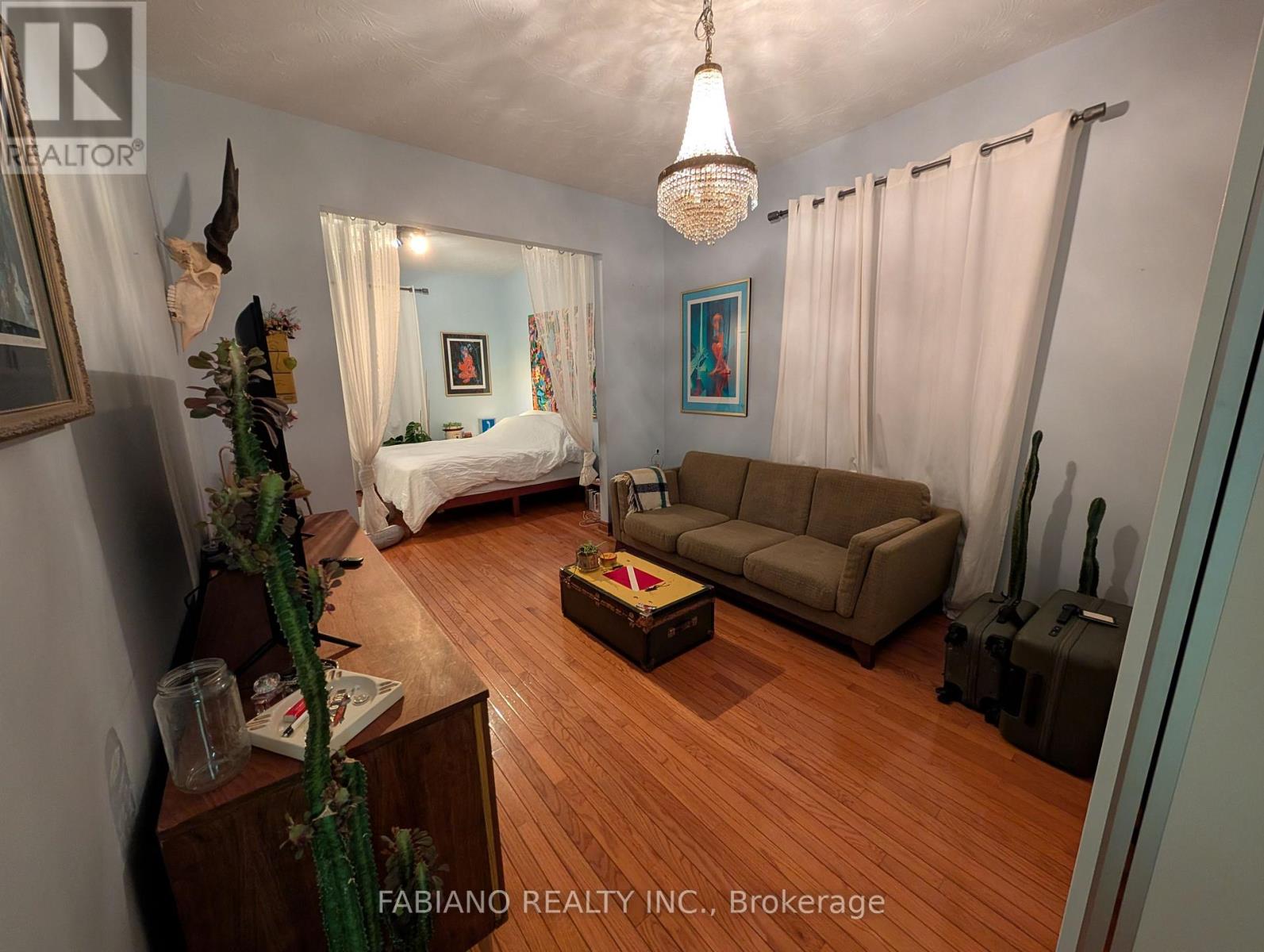 Main - 1038 Dovercourt Road, Toronto, Ontario  M6H 2X8 - Photo 6 - W12836802