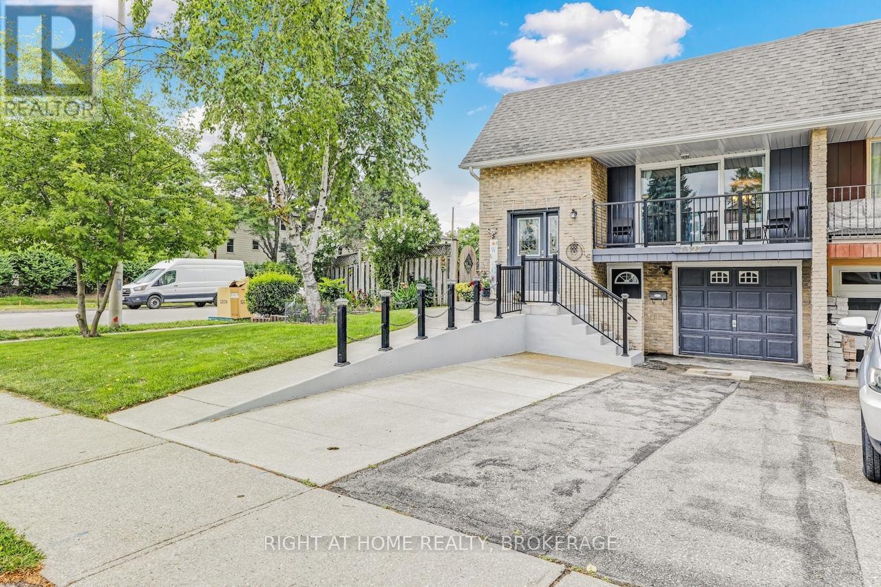 7327 Joliette Crescent, Mississauga, Ontario  L5N 1Z2 - Photo 2 - W12847928