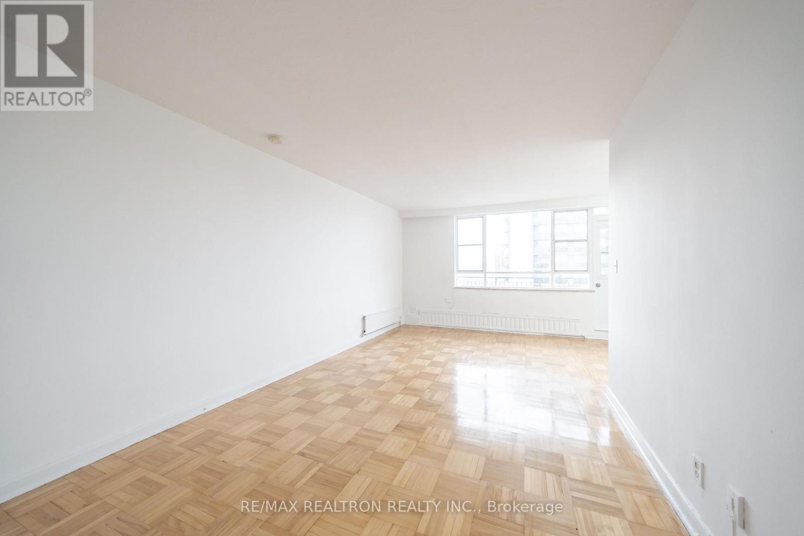 604 - 165 COSBURN AVENUE, Toronto, Ontario