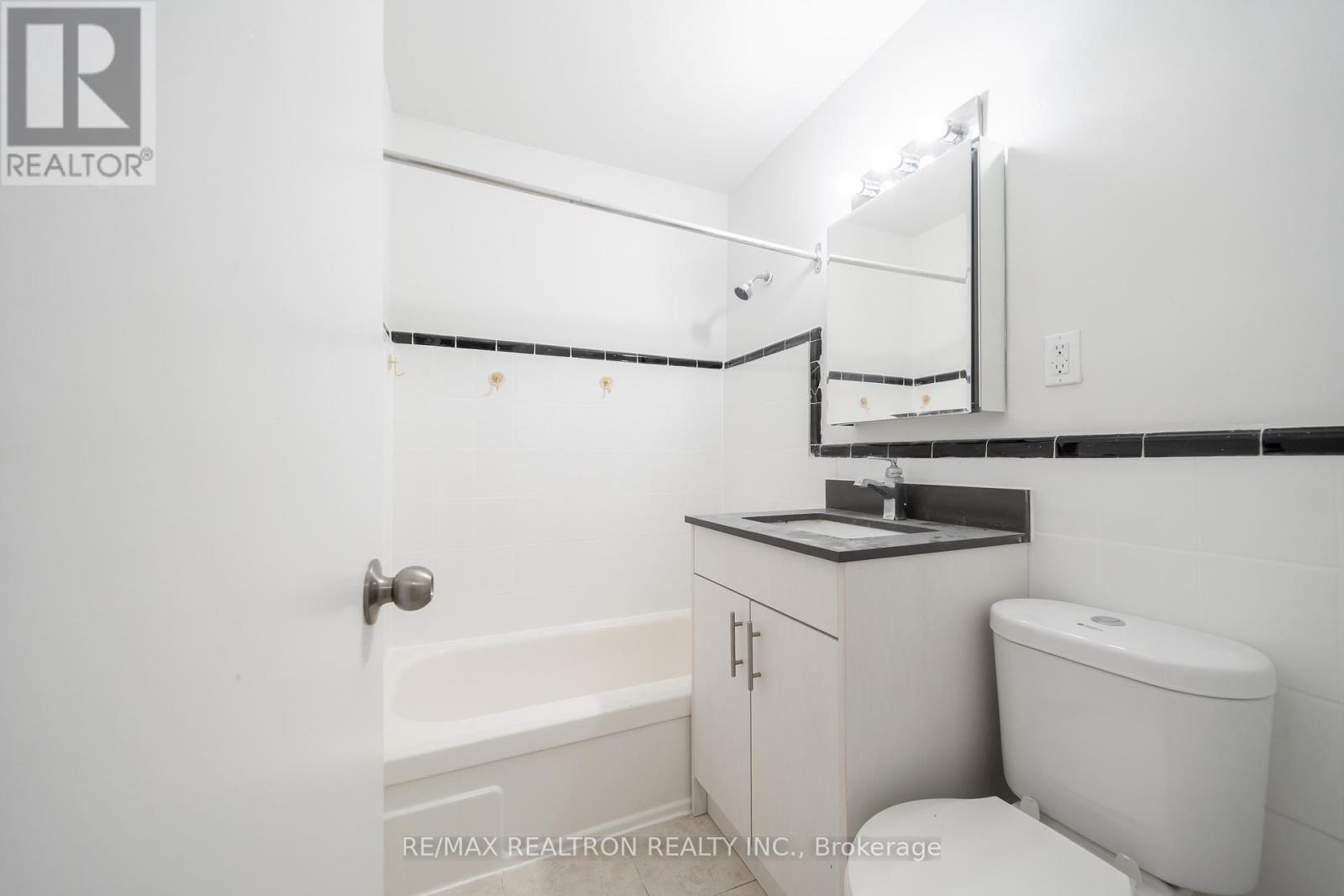 604 - 165 Cosburn Avenue, Toronto, Ontario  M4J 2L3 - Photo 11 - E12825194