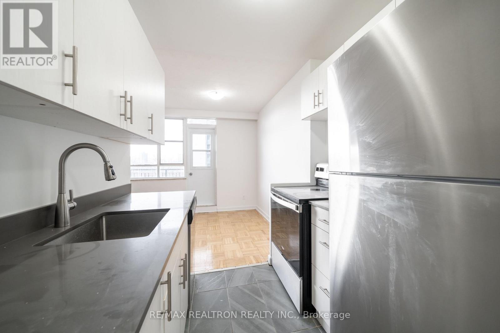 604 - 165 Cosburn Avenue, Toronto, Ontario  M4J 2L3 - Photo 7 - E12825194