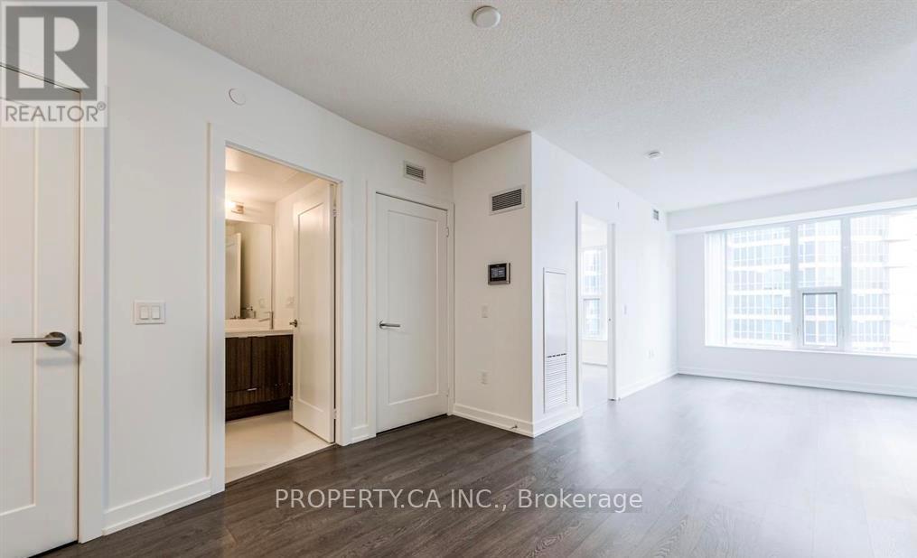 2109 - 10 York Street, Toronto, Ontario  M5J 0E1 - Photo 2 - C12805384