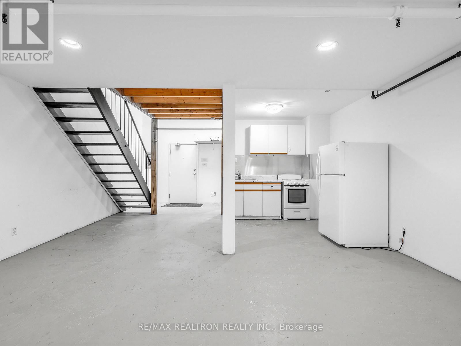 11 - 221 STERLING ROAD E, Toronto, Ontario