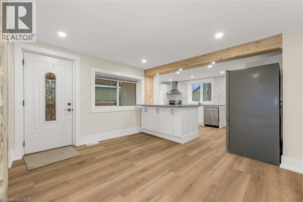 11 Albina Street, Welland, Ontario  L3C 1P2 - Photo 4 - 40809762