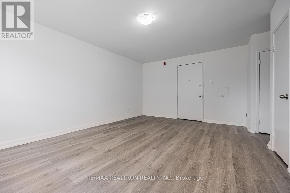 304 - 4 Hill Heights Road, Toronto (Stonegate-Queensway), Ontario  M8Y 1Z1 - Photo 6 - W12795944