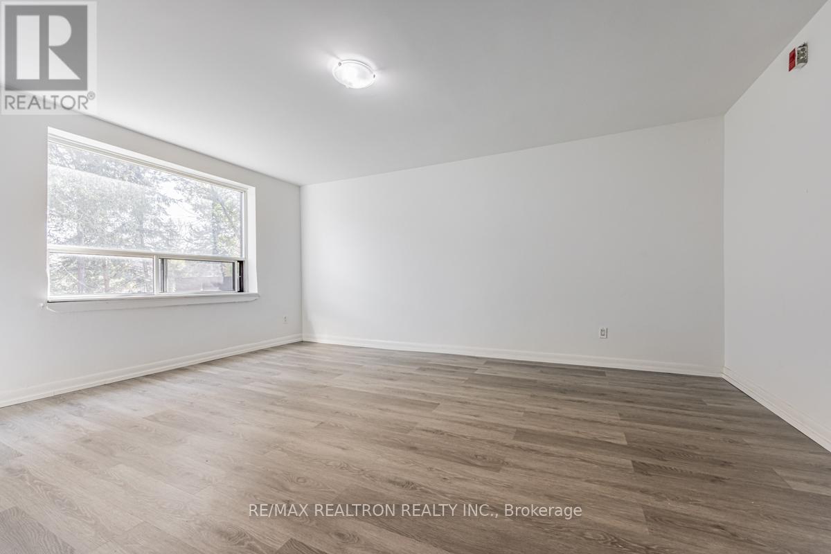 304 - 4 Hill Heights Road, Toronto (Stonegate-Queensway), Ontario  M8Y 1Z1 - Photo 2 - W12795944