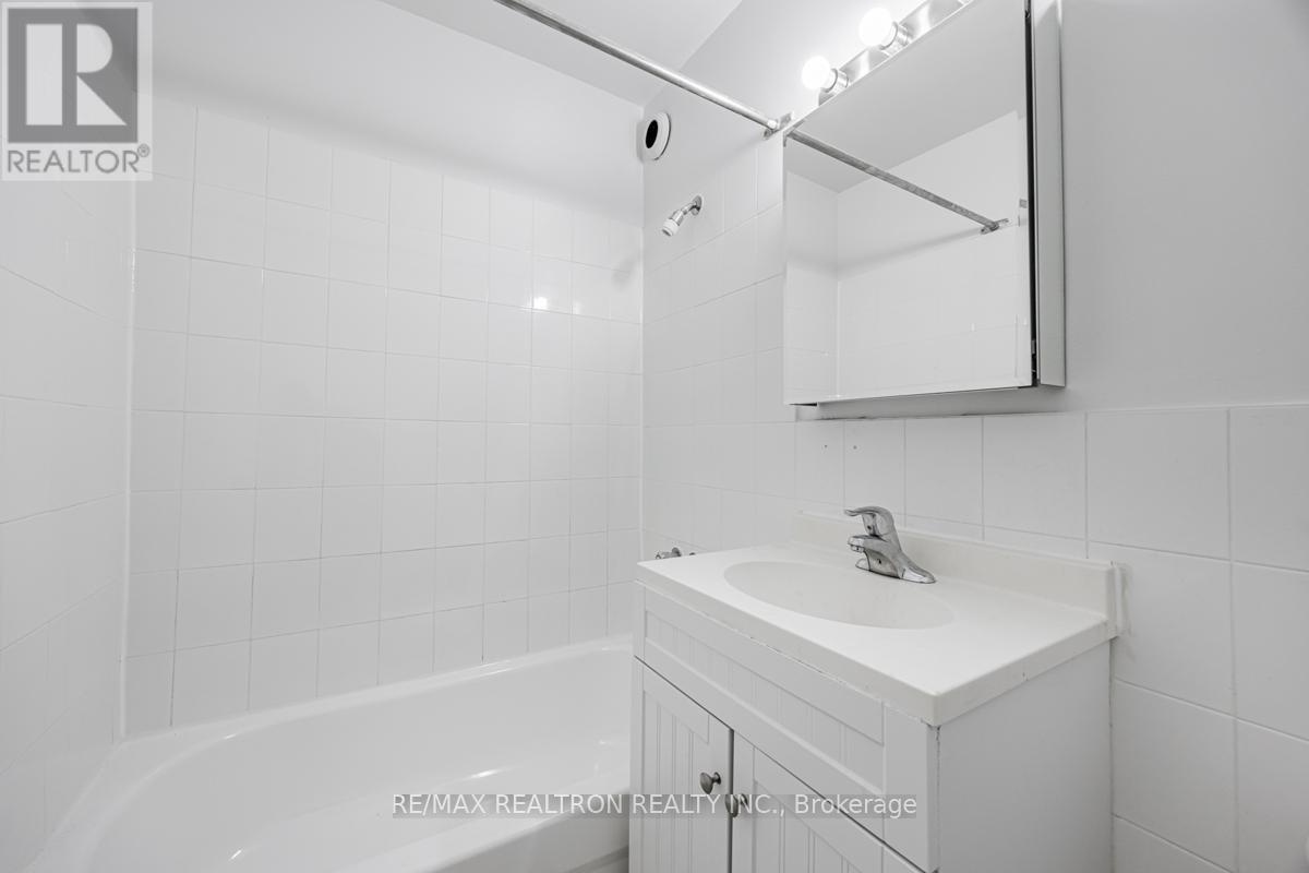 106 - 4 Hill Heights Road, Toronto (Stonegate-Queensway), Ontario  M8Y 1Z1 - Photo 15 - W12795958