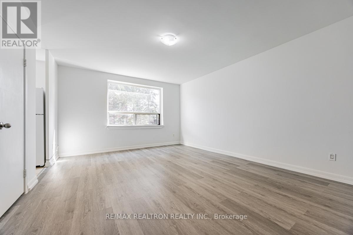 106 - 4 Hill Heights Road, Toronto (Stonegate-Queensway), Ontario  M8Y 1Z1 - Photo 2 - W12795958