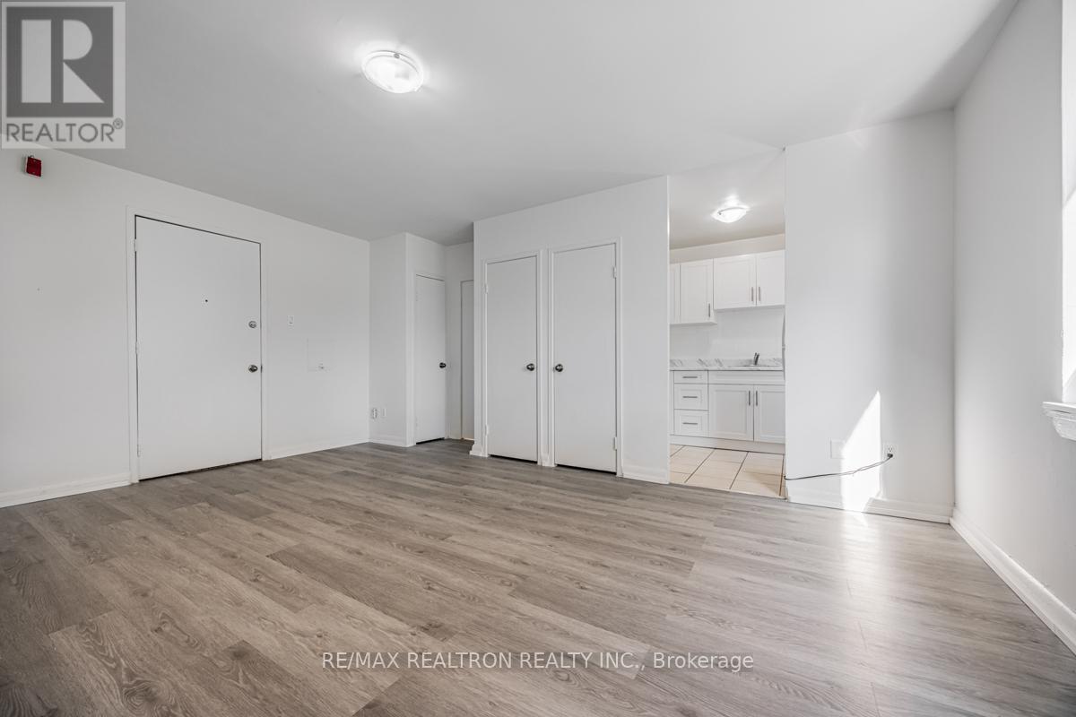 106 - 4 Hill Heights Road, Toronto (Stonegate-Queensway), Ontario  M8Y 1Z1 - Photo 9 - W12795958