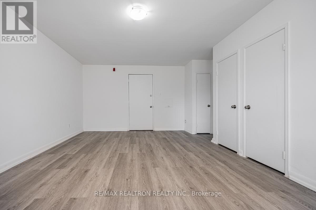 106 - 4 Hill Heights Road, Toronto (Stonegate-Queensway), Ontario  M8Y 1Z1 - Photo 7 - W12795958