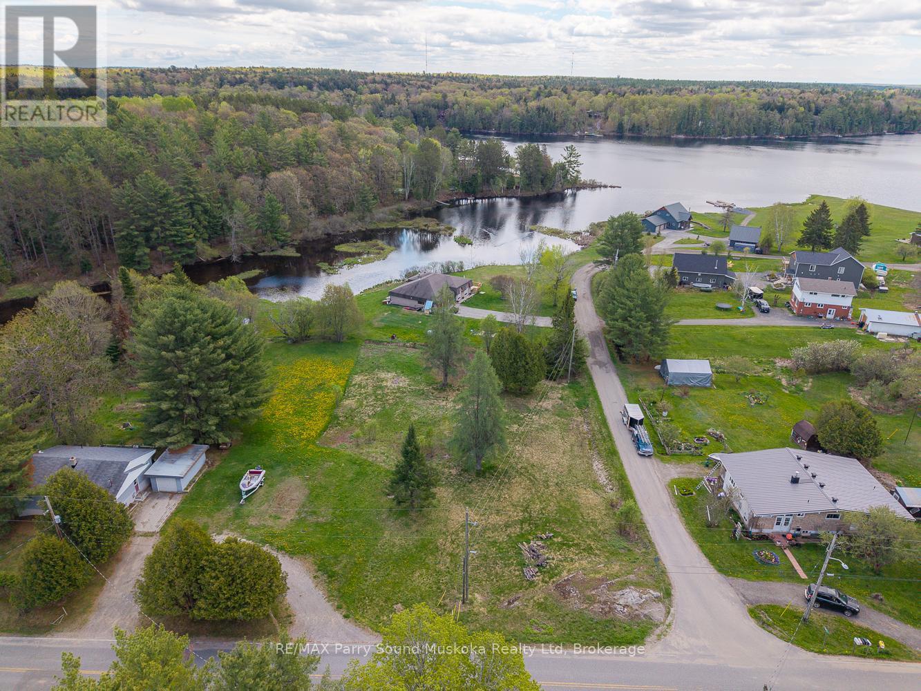 63 Pineridge Drive, Mcdougall, Ontario  P2A 2W9 - Photo 5 - X12847764