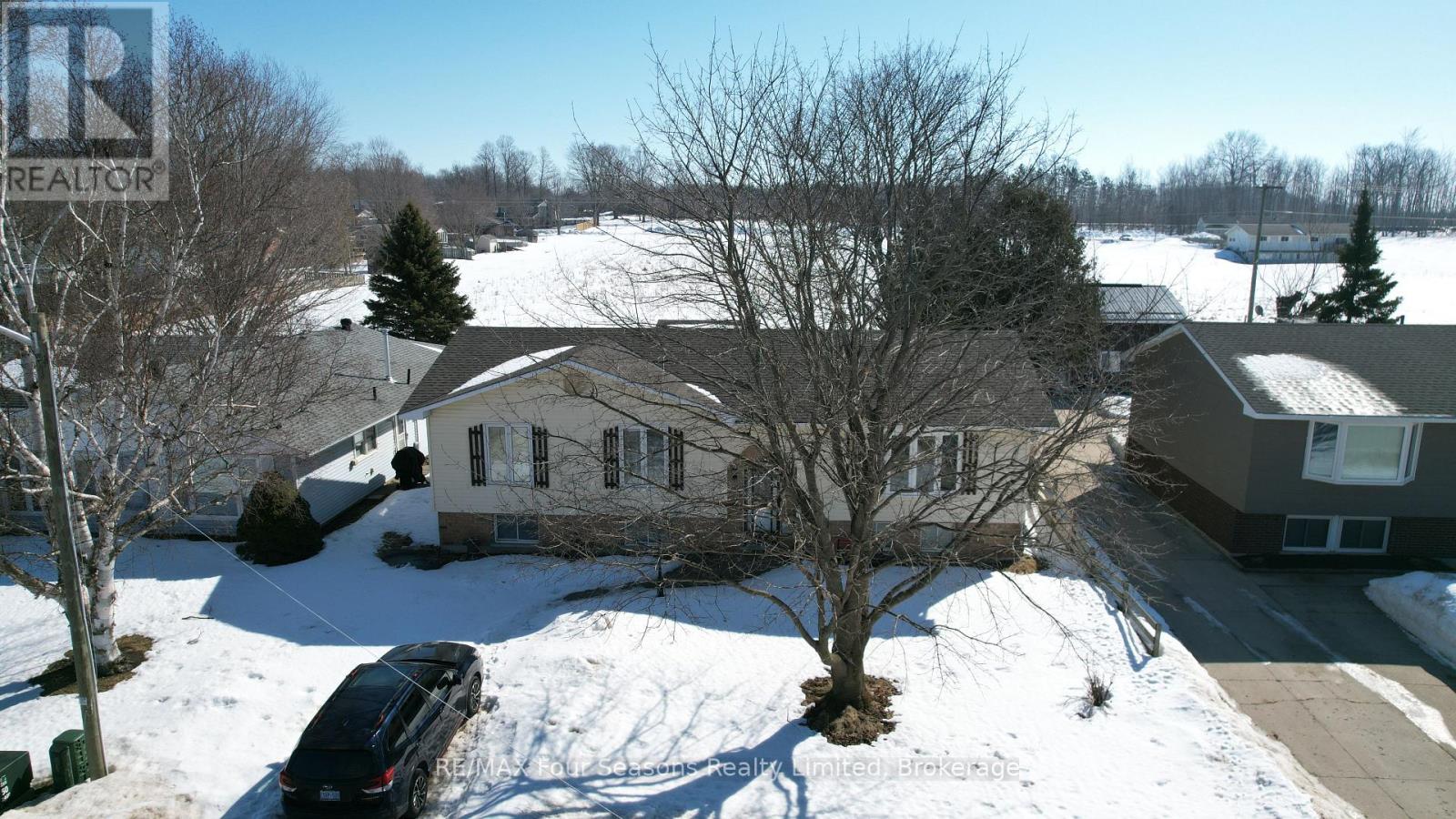 317 Bricker Street, Saugeen Shores, Ontario  N0H 2C1 - Photo 2 - X12847768