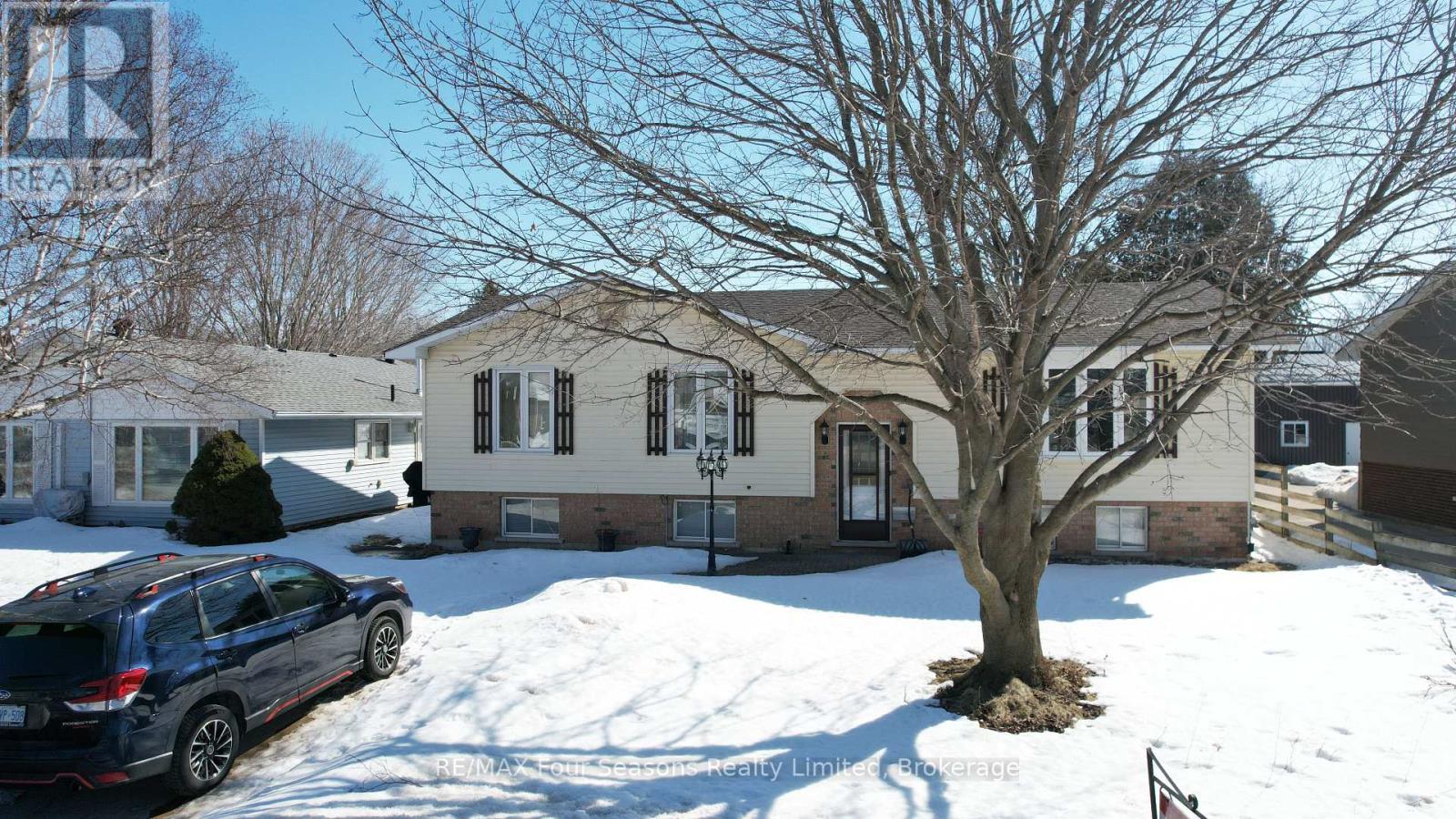 317 Bricker Street, Saugeen Shores, Ontario  N0H 2C1 - Photo 4 - X12847768