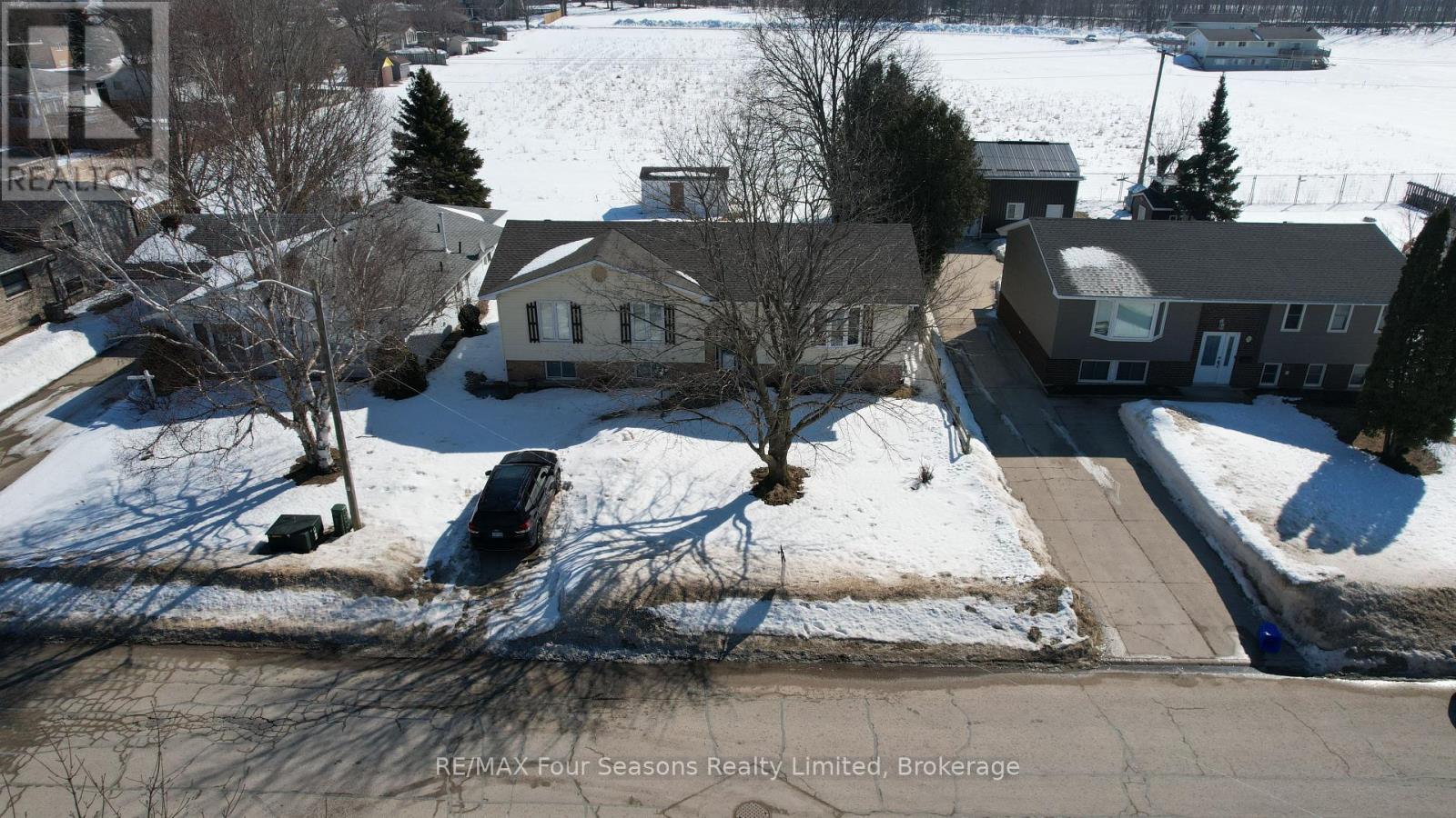 317 Bricker Street, Saugeen Shores, Ontario  N0H 2C1 - Photo 6 - X12847768
