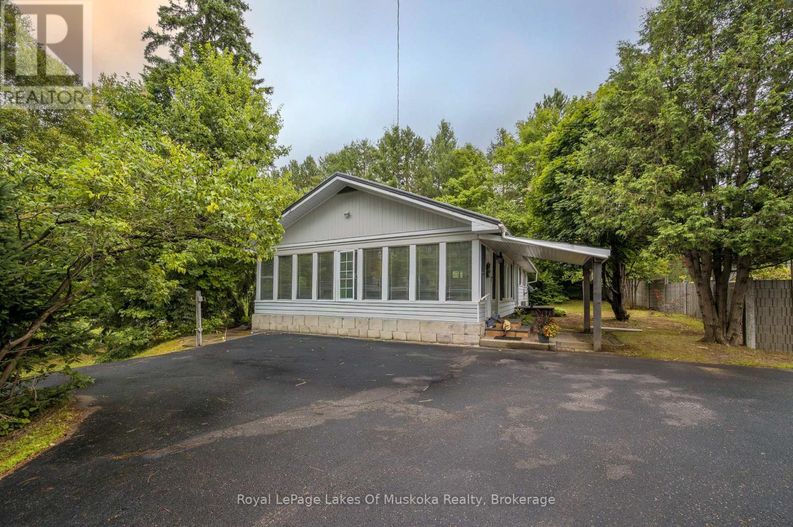 574 RAVENSCLIFFE ROAD, Huntsville, Ontario