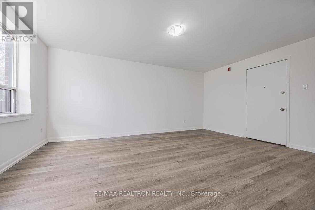 106 - 4 Hill Heights Road, Toronto (Stonegate-Queensway), Ontario  M8Y 1Z1 - Photo 5 - W12795958