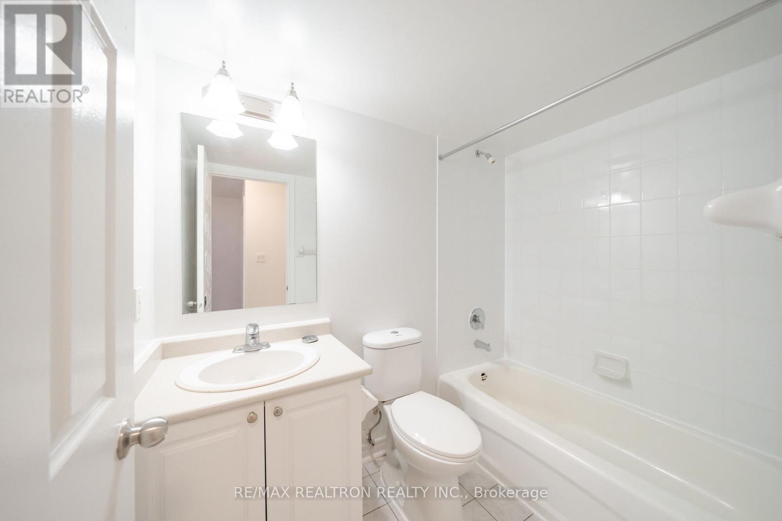 221 - 1401 Dupont Street, Toronto, Ontario  M6H 4J7 - Photo 7 - W12798476