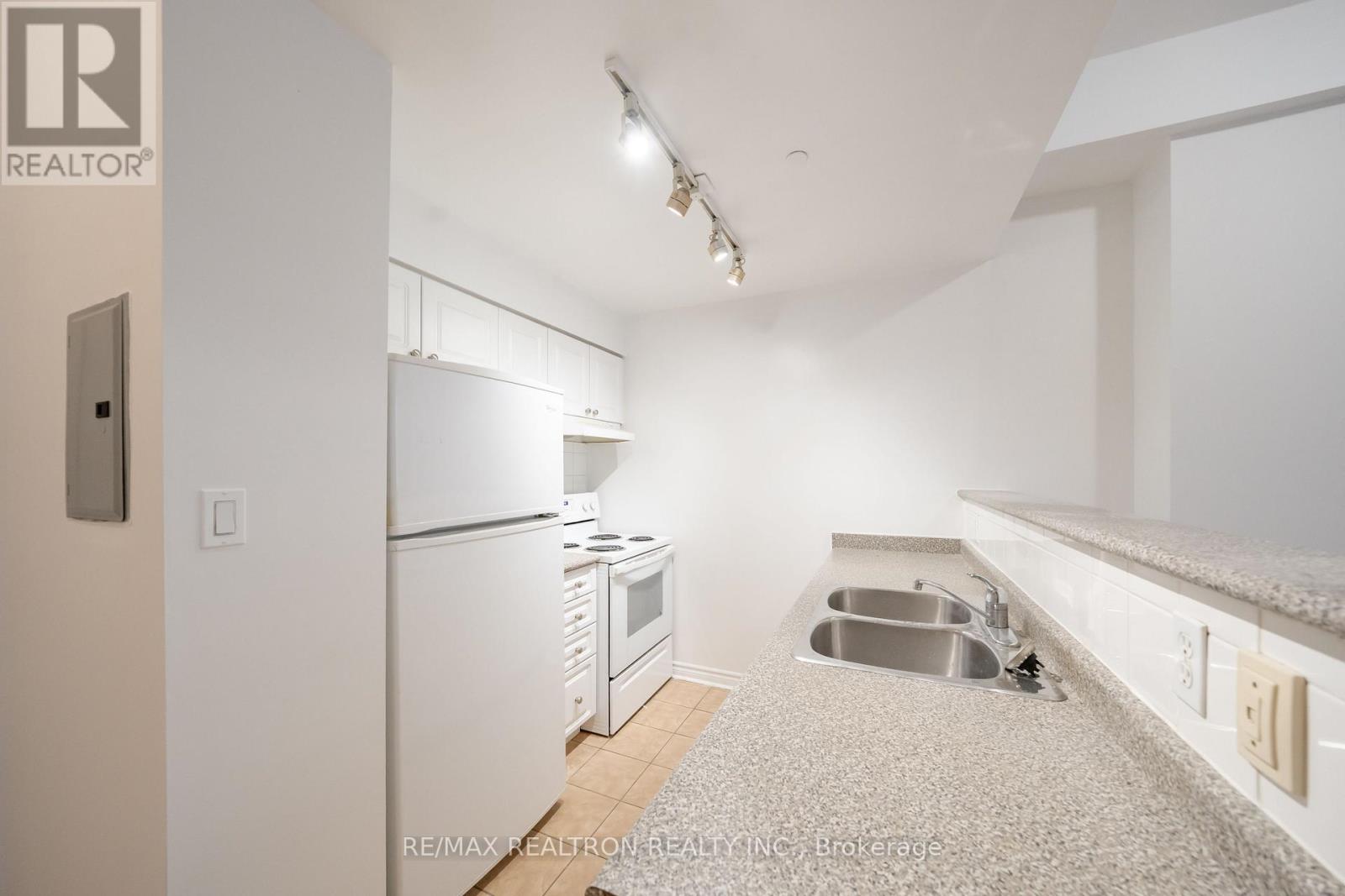 210 - 1407 Dupont Street, Toronto, Ontario  M6H 4J7 - Photo 6 - W12799492