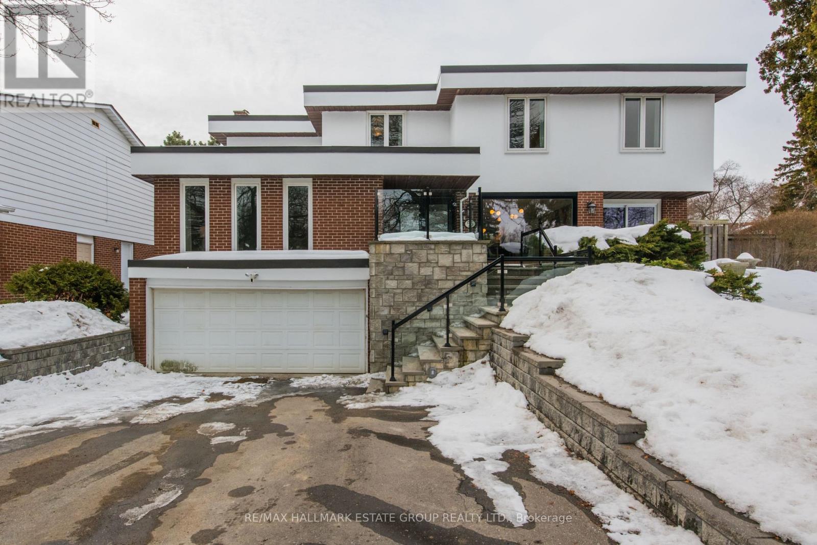 55 LONGWOOD DRIVE, Toronto, Ontario