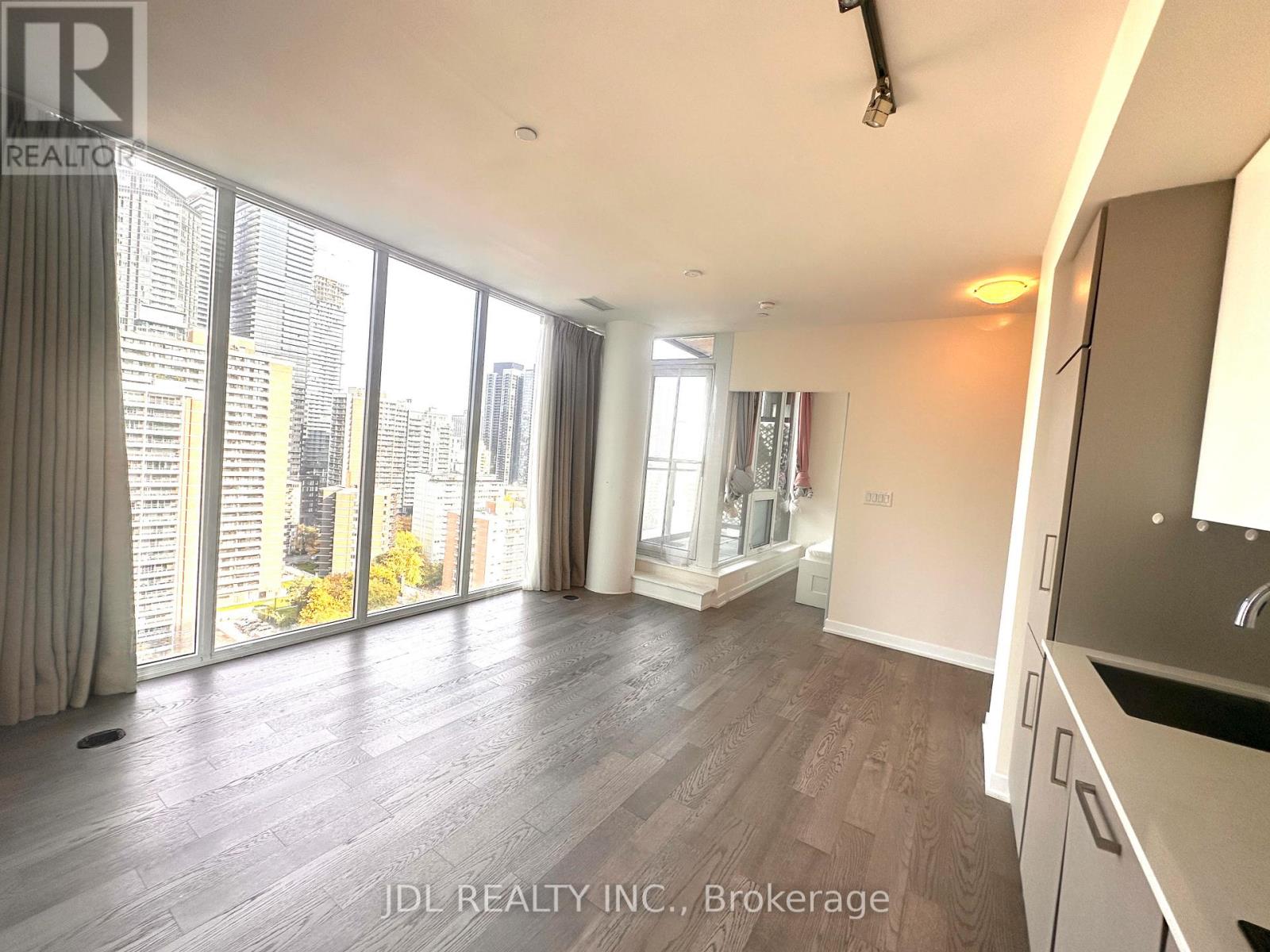 1801 - 17 Dundonald Street, Toronto, Ontario  M4Y 1K3 - Photo 3 - C12847896