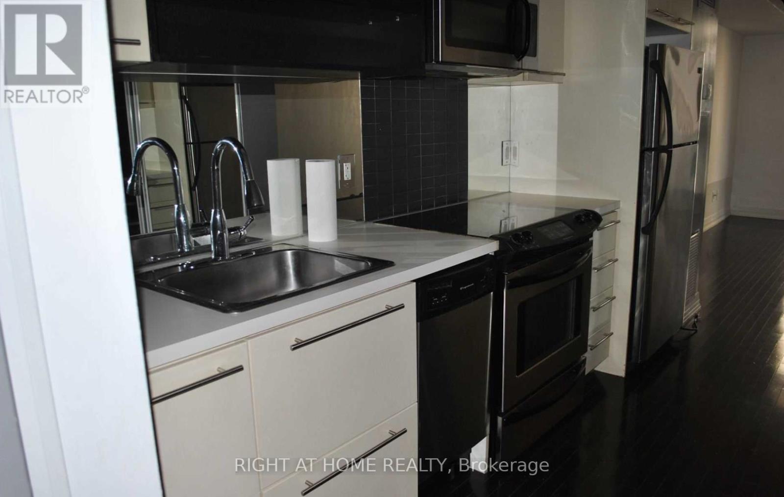 303 - 25 Carlton Street, Toronto, Ontario  M5B 1L4 - Photo 4 - C12847958