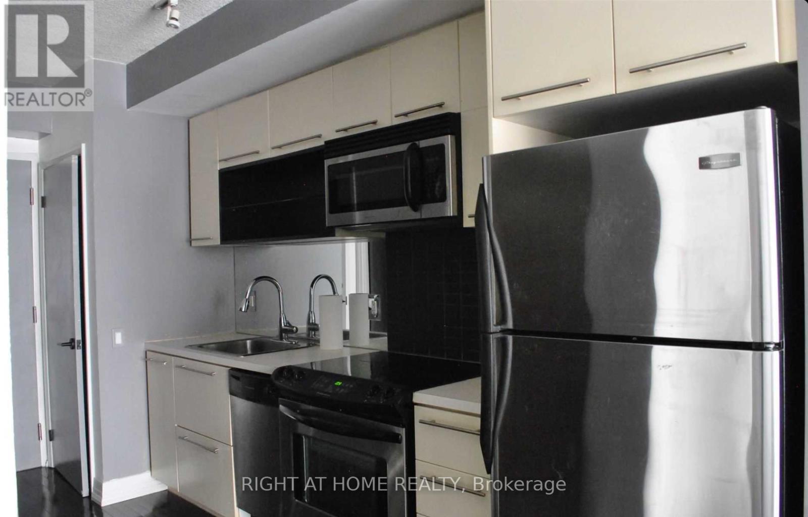 303 - 25 Carlton Street, Toronto, Ontario  M5B 1L4 - Photo 5 - C12847958