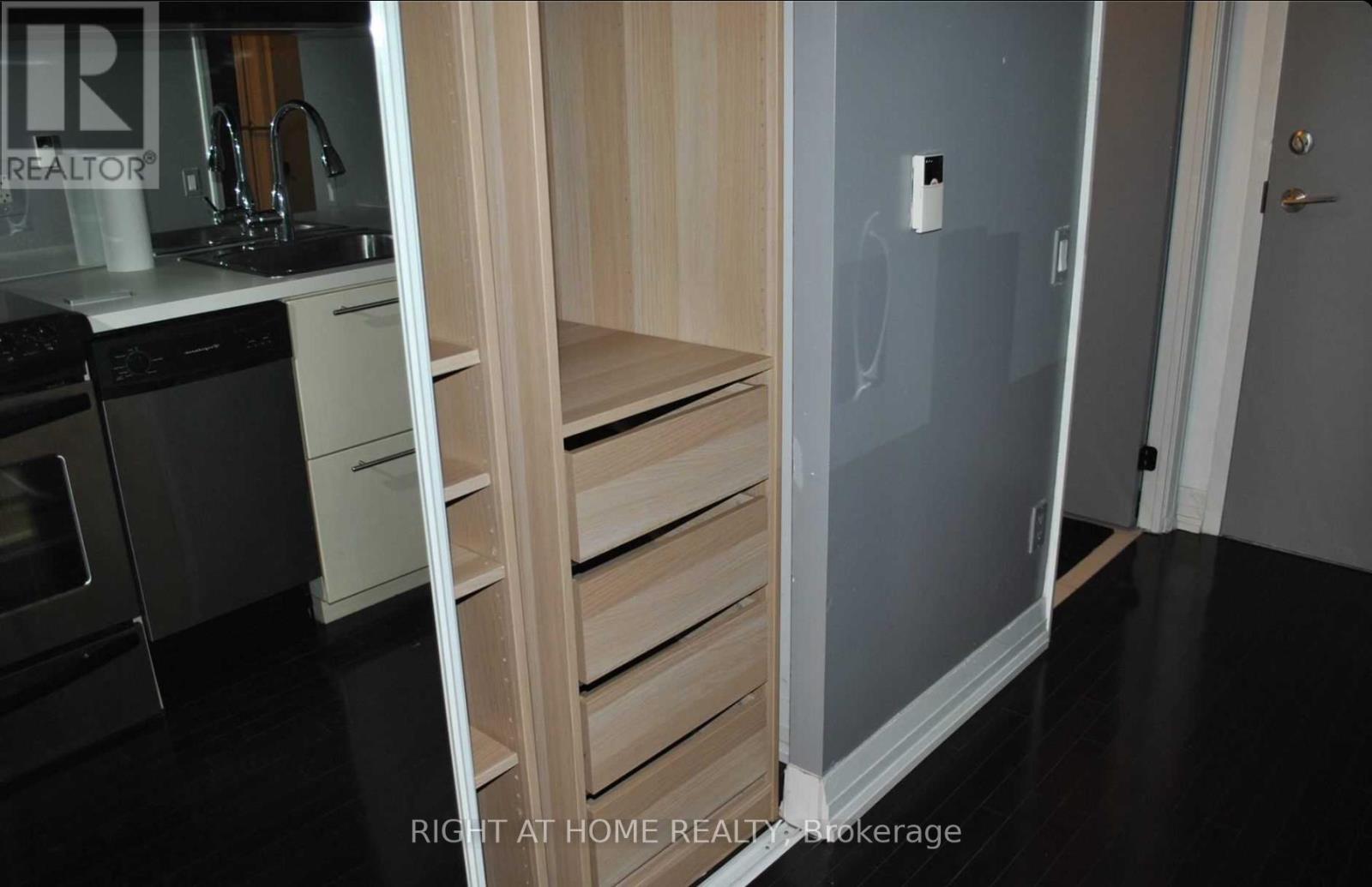 303 - 25 Carlton Street, Toronto, Ontario  M5B 1L4 - Photo 6 - C12847958