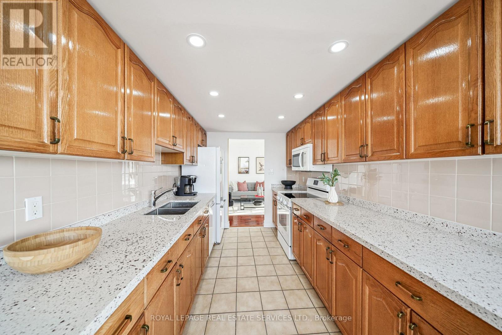 1716 - 268 Ridley Boulevard, Toronto, Ontario  M5M 4N3 - Photo 12 - C12847960