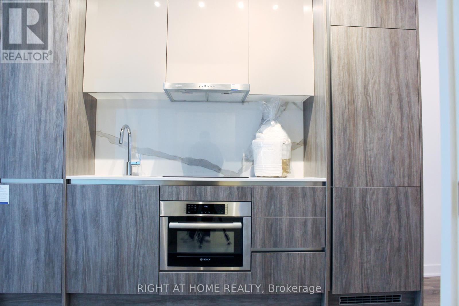 1018 - 180 Front Street E, Toronto, Ontario  M5A 0A9 - Photo 10 - C12847966