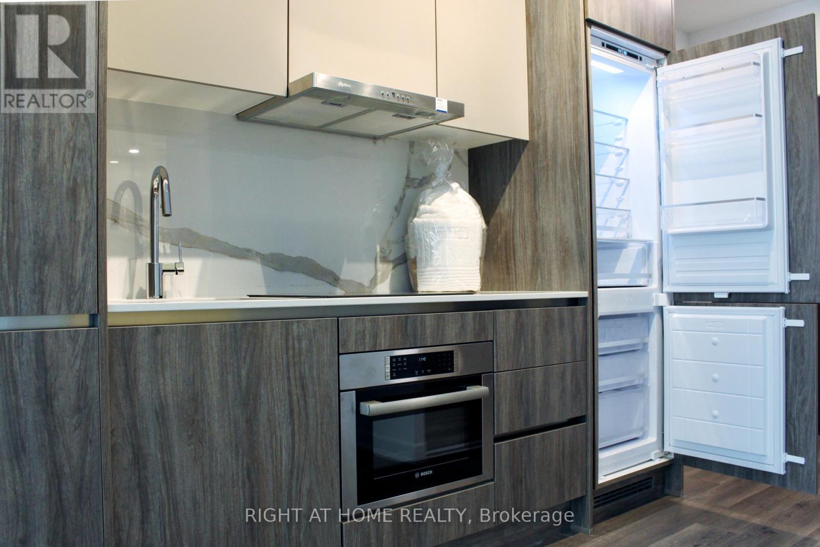 1018 - 180 Front Street E, Toronto, Ontario  M5A 0A9 - Photo 9 - C12847966