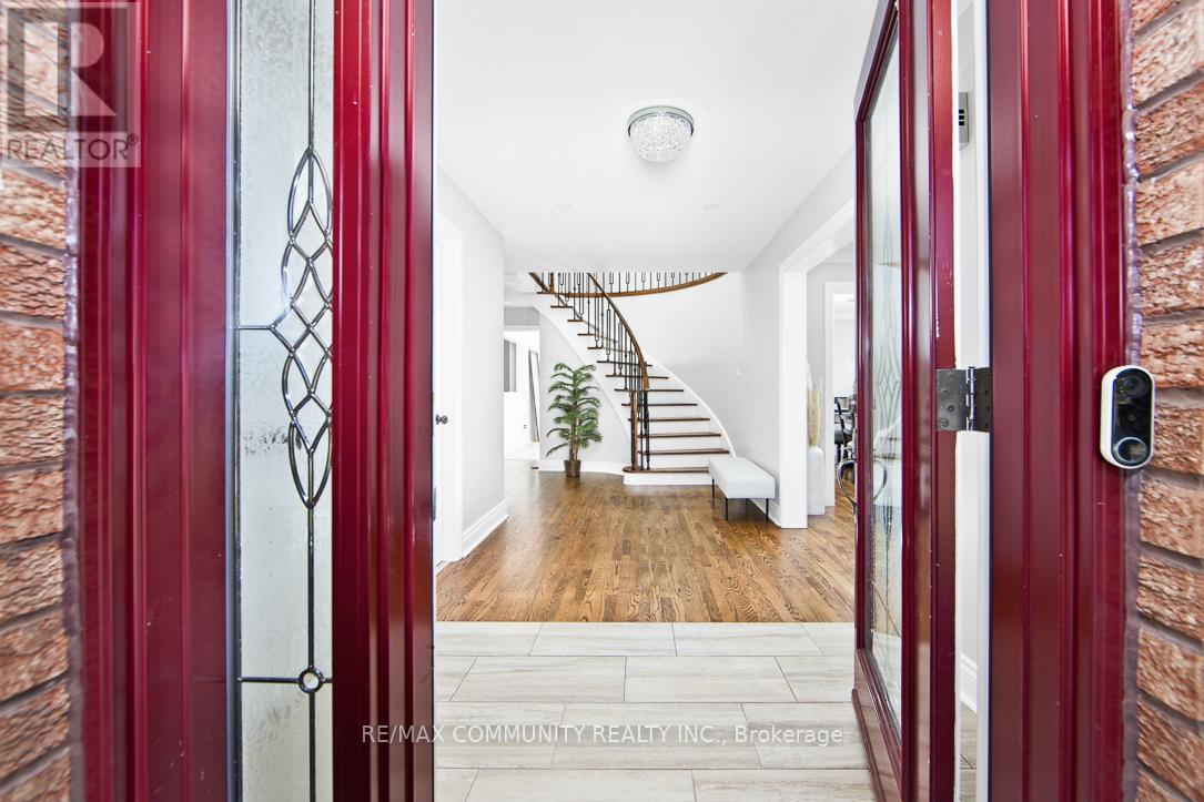 18 Winter Court, Whitby, Ontario  L1N 8Y2 - Photo 3 - E12847940