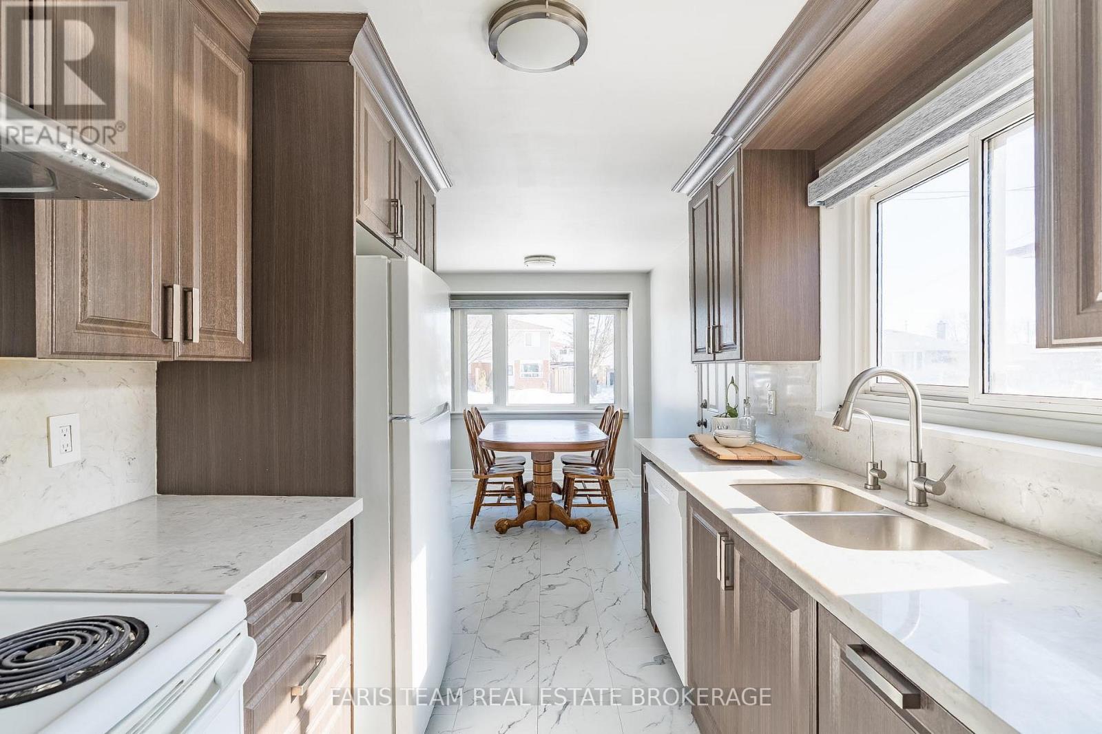 1358 Tremblay Street, Oshawa, Ontario  L1J 3X5 - Photo 10 - E12847970