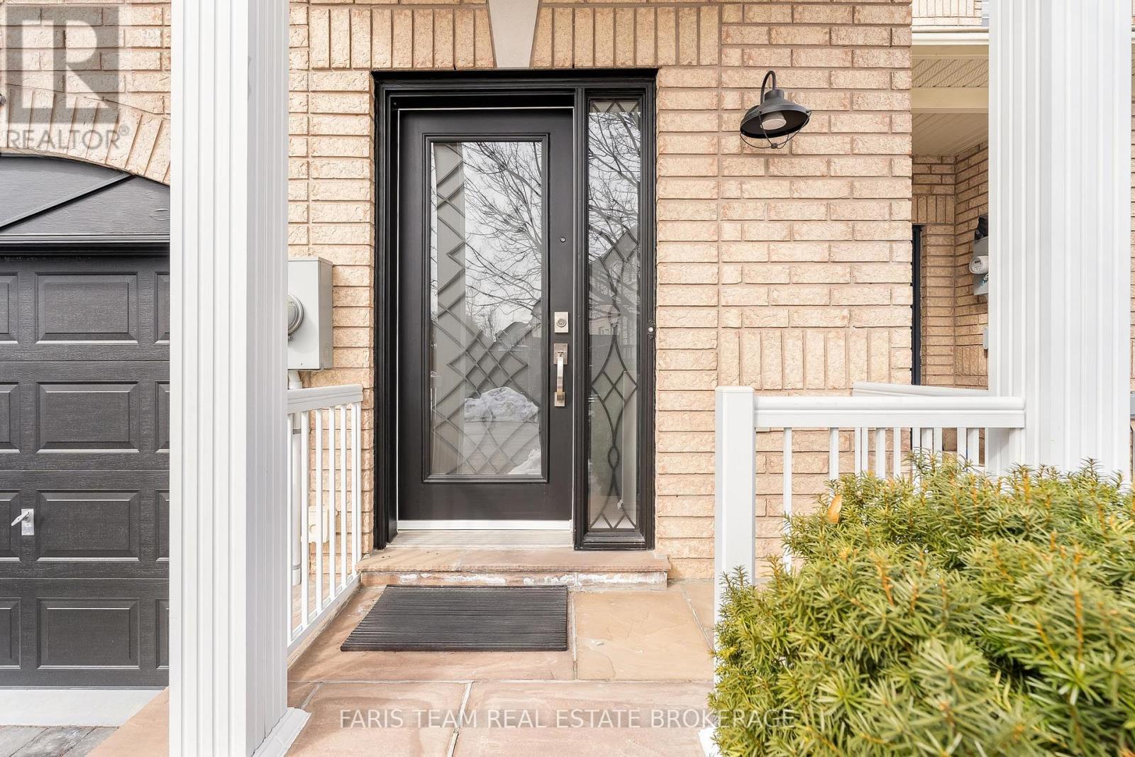 272 Tom Taylor Crescent, Newmarket, Ontario  L3X 3E8 - Photo 3 - N12847870