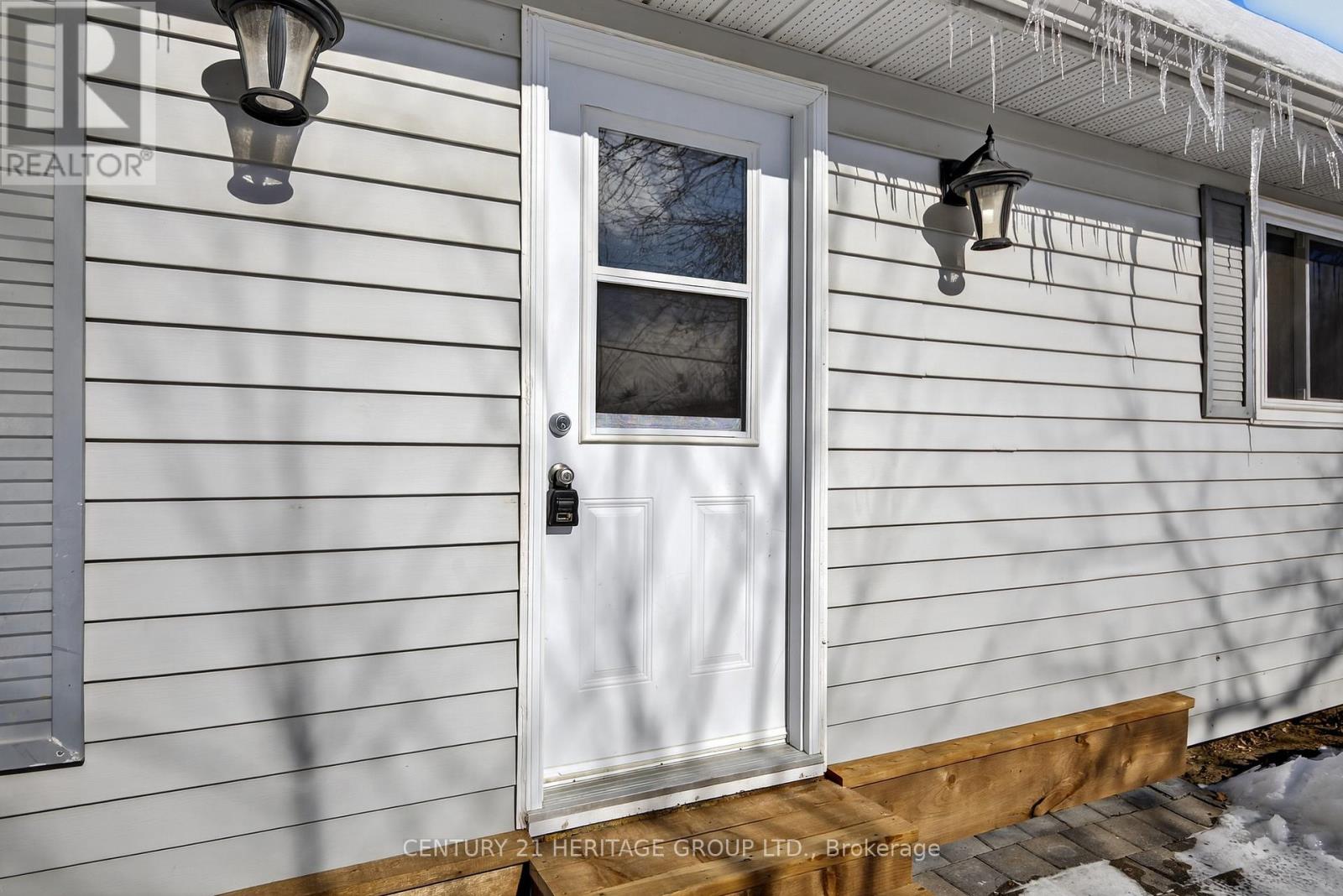 854 9th Line, Innisfil, Ontario  L9S 3Y8 - Photo 4 - N12847918