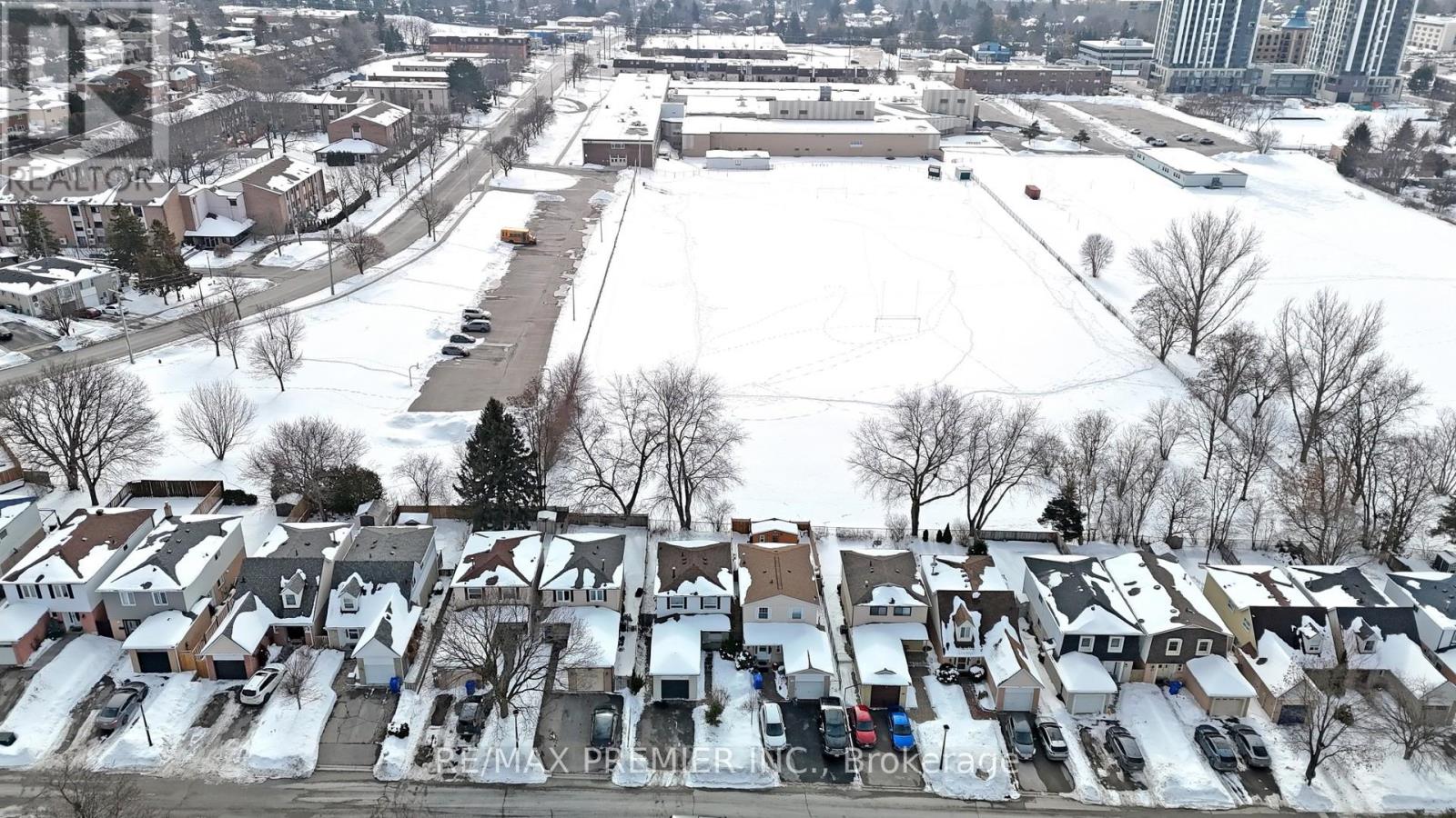 742 Beman Drive, Newmarket, Ontario  L3Y 4Z2 - Photo 2 - N12847942