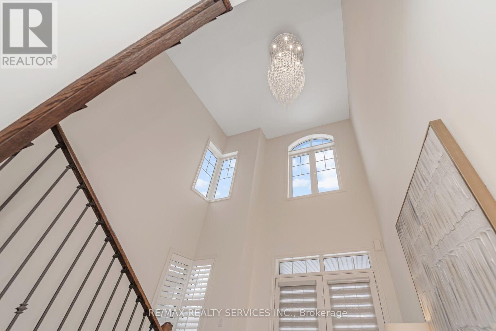 564 Mactier Drive, Vaughan, Ontario  L4H 4T9 - Photo 2 - N12847968