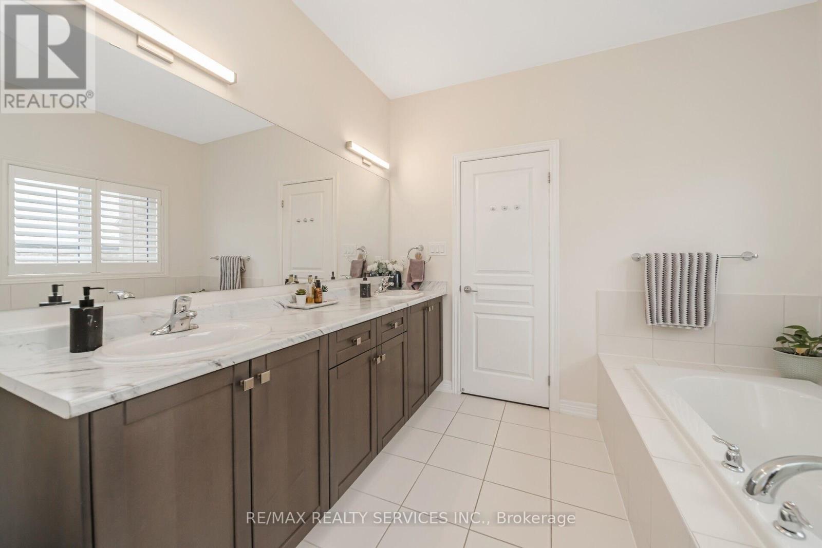 564 Mactier Drive, Vaughan, Ontario  L4H 4T9 - Photo 30 - N12847968